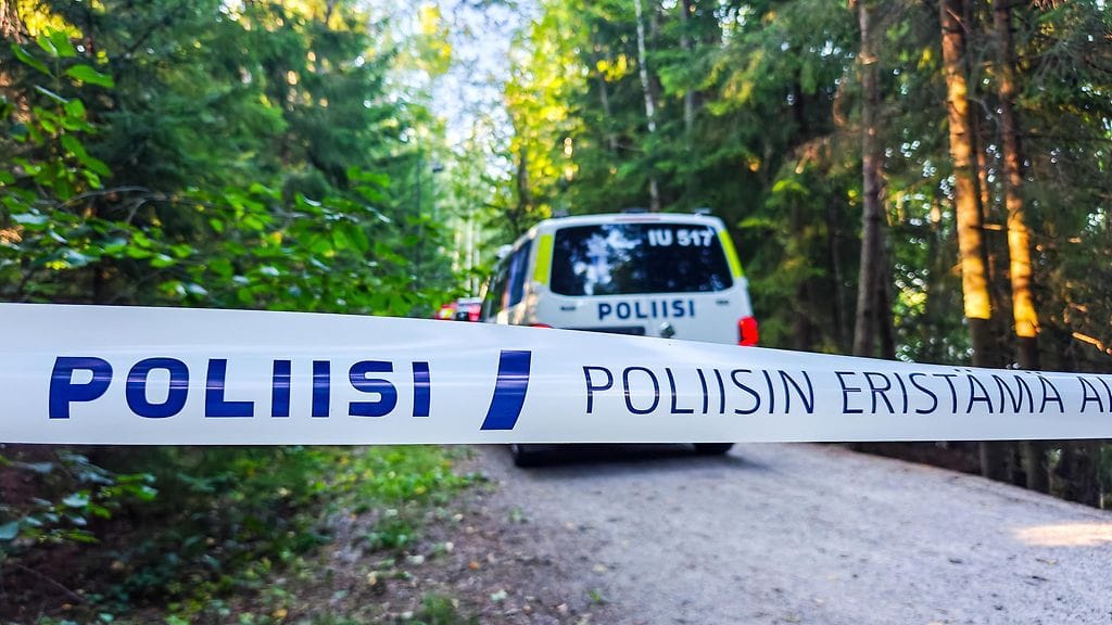 Mies puukotti naista ja koiraa Sipoon Söderkullassa