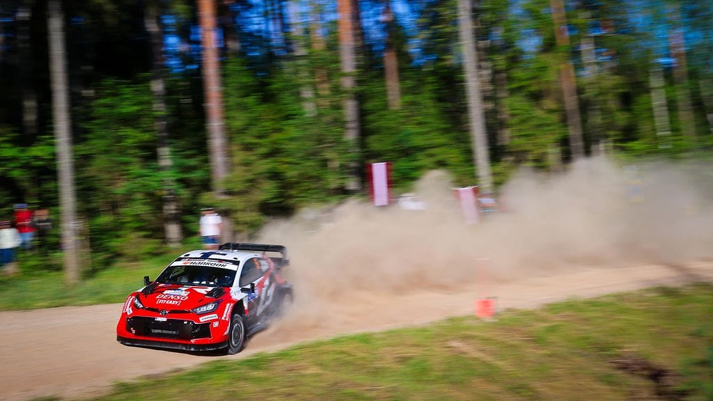 Sami Pajari aloitti Viron MM-rallin pohja-ajalla.