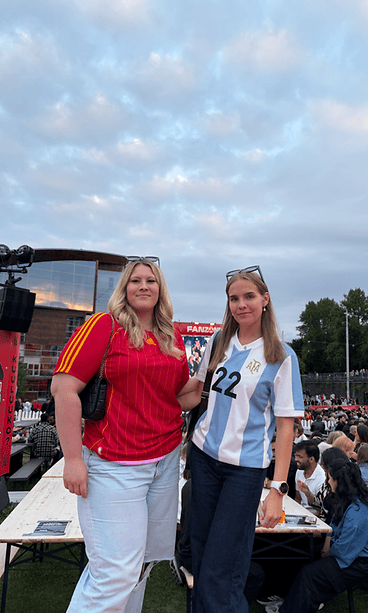 Pauliina Kallio Sani Nuikka ystävykset katsomassa MM-finaalia