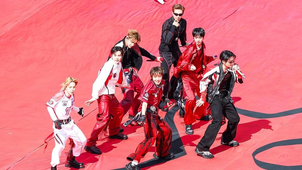 BTS esitti MM-finaalissa kappaleensa Dynamite.