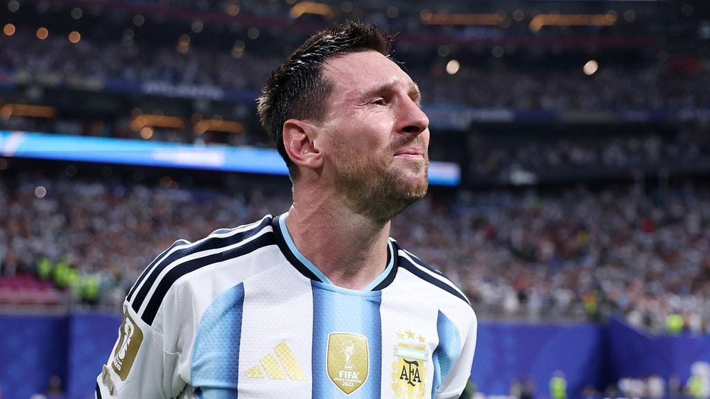Lionel Messi huilaa hetken.