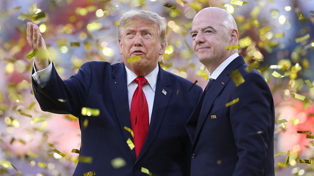 Donald Trump ja Gianni Infantino jakoivat MM-pokaaliin Espanjan maailmanmestarijoukkueelle viime sunnuntaina.
