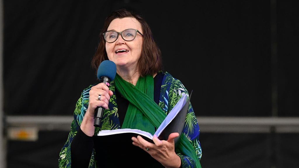 Sanoittaja Anna-Mari Kaskinen palkittiin Juha Vainio -palkinnolla.