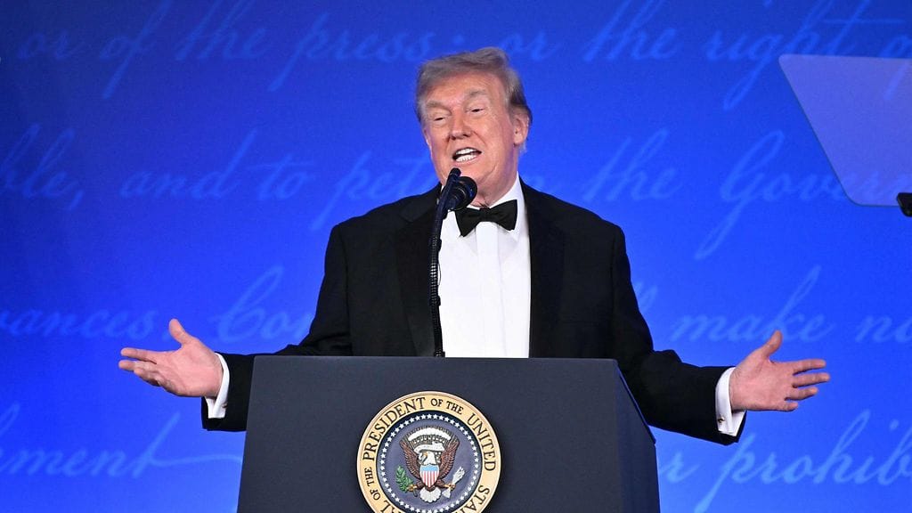 Trump piti yli tunnin mittaisen puheen toimittajaillallisilla Valkoisessa talossa