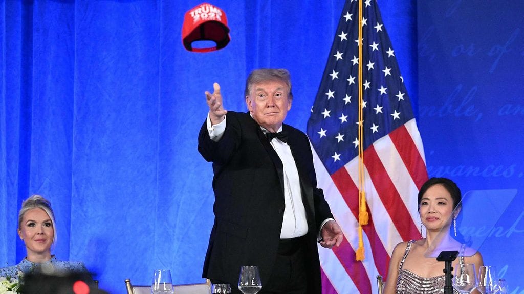 Trump piti yli tunnin mittaisen puheen toimittajaillallisilla Valkoisessa talossa.