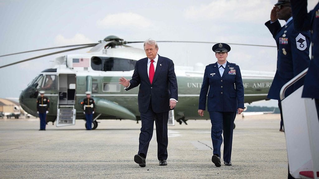 Donald Trump kuvattiin Michiganissa ennen Air Force Oneen nousemista 27. heinäkuuta 2026.