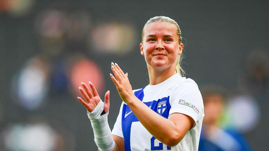 Amanda Rantanen palaa pelikentille.