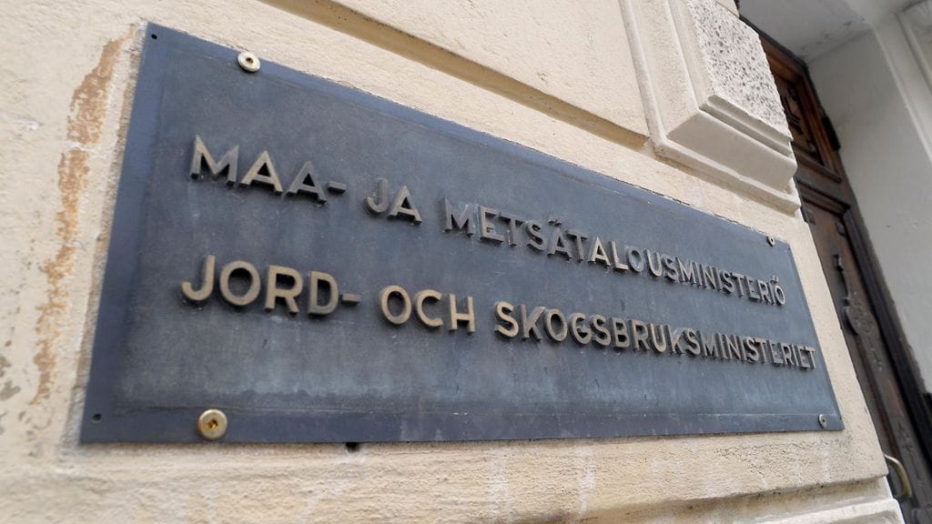 Maa- ja metsätalousministeriö kertoi fosforilannoitteiden rajoitusten höllentämisestä STT:lle.