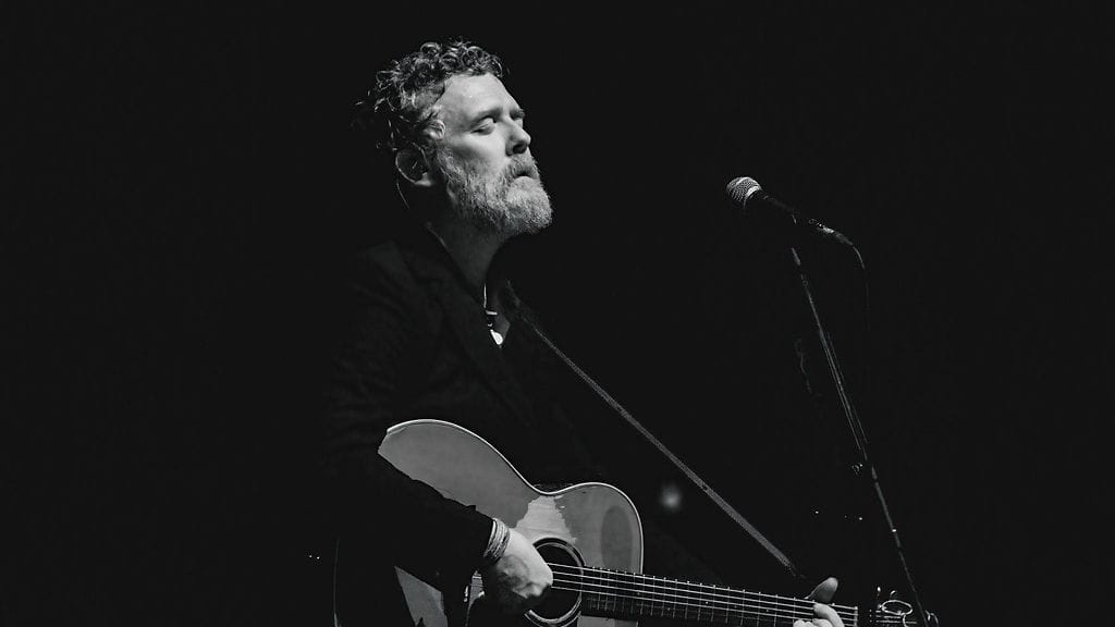 Glen Hansard esiintymässä vuonna 2019.