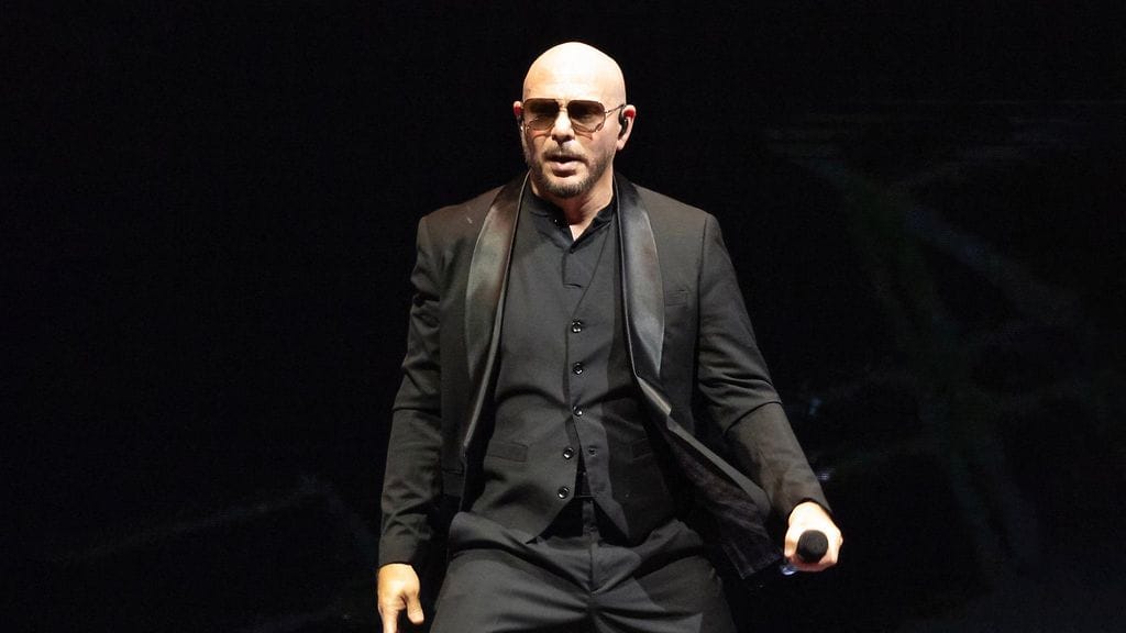 Pitbullin Riian-keikalle oli menossa useita suomalaisia faneja.