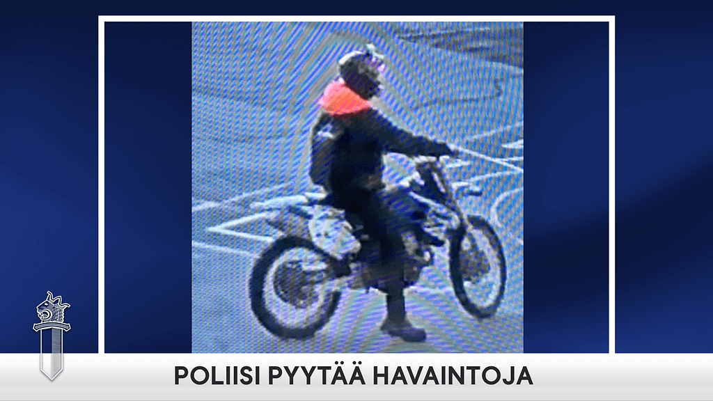Kuljettaja pakeni sinivalkoisella crossipyörällä poliisia torstaina Pattijoella.