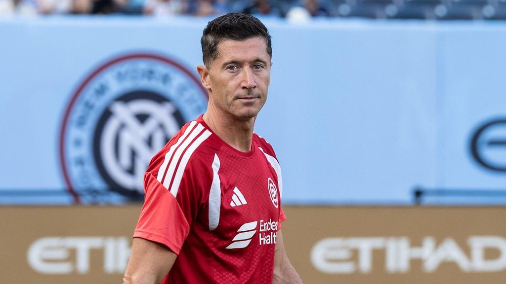 Robert Lewandowski kieltäytyi 200 miljoonan euron palkasta.