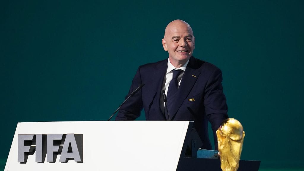 Gianni Infantino ottaa lukua.