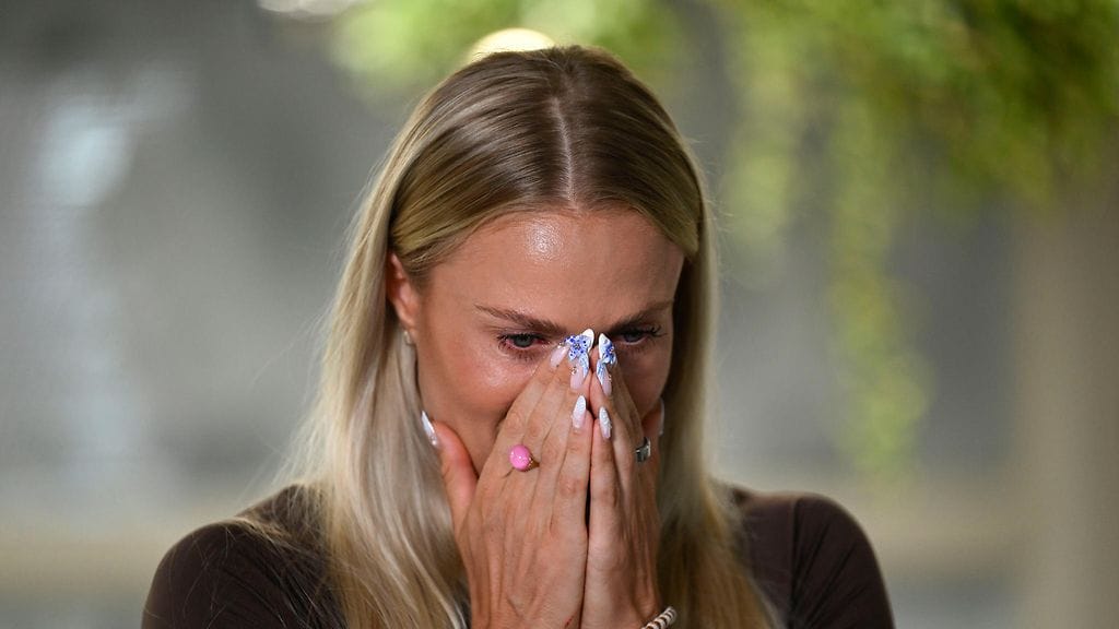 Lotta Harala murtui kyyneliin perjantaina järjestetyssä lehdistötilaisuudessa, jossa hän kertoi uransa päättymisestä.