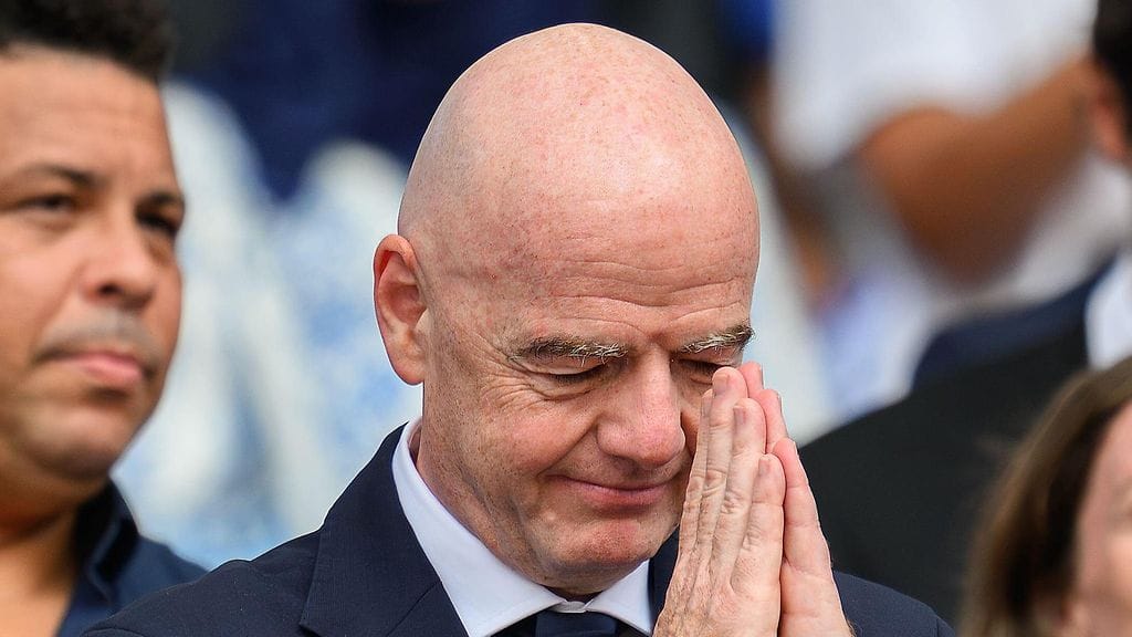 Gianni Infantino ilmoitti Fifan perääntymisestä.