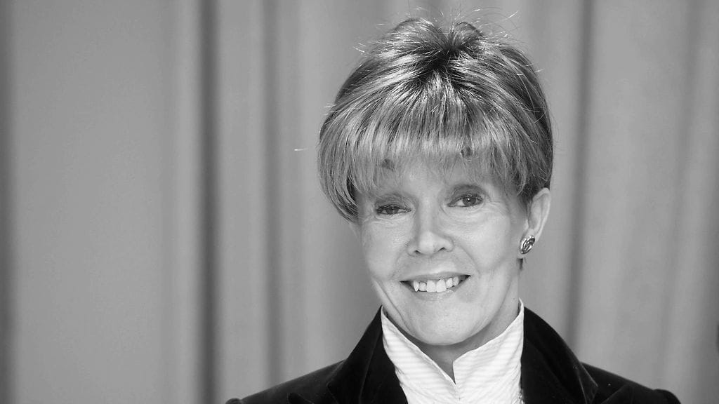 Helena Petäistö on saatettu haudan lepoon. Kuvassa Petäistö Bryssel-Strasbourg-Luxemburg -kirjansa julkistustilaisuudessa Helsingissä 29. lokakuuta 2019.