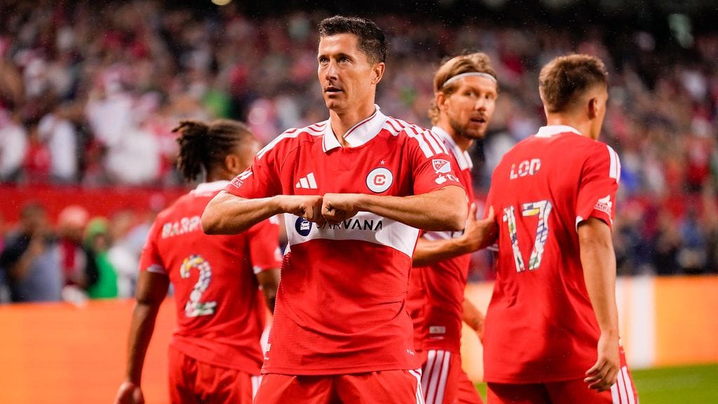 Lewandowski pääsi esittelemään tuttua tuuletustaan ensimmäistä kertaa kotiyleisön edessä.