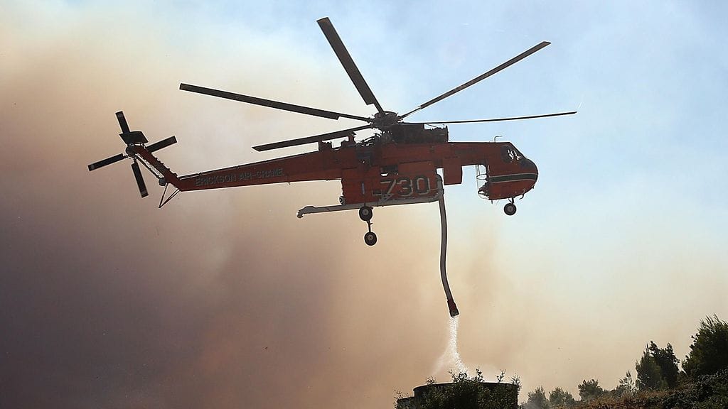 Kuvituskuva Kreikassa sammutustehtävissä käytetystä helikopterista.