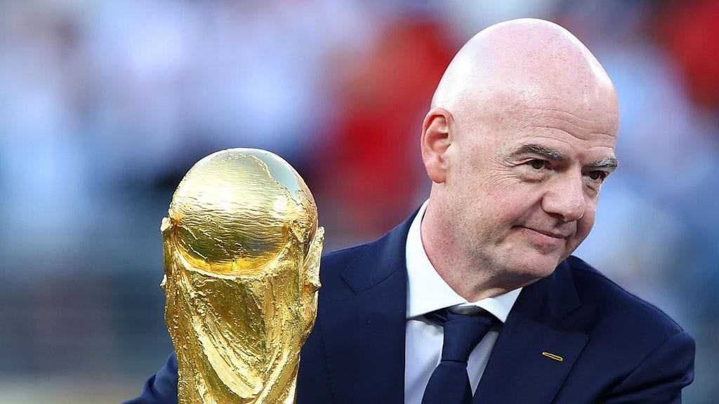 Kansainvälisen jalkapalloliiton Fifan puheenjohtaja Gianni Infantino on ollut viime aikoina tulisilla hiilillä.