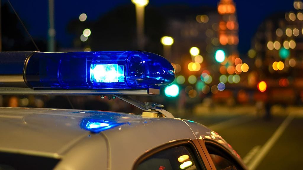 Poliisi pysäytti epävarman oloisesti ajaneen miehen. Kuvituskuva.