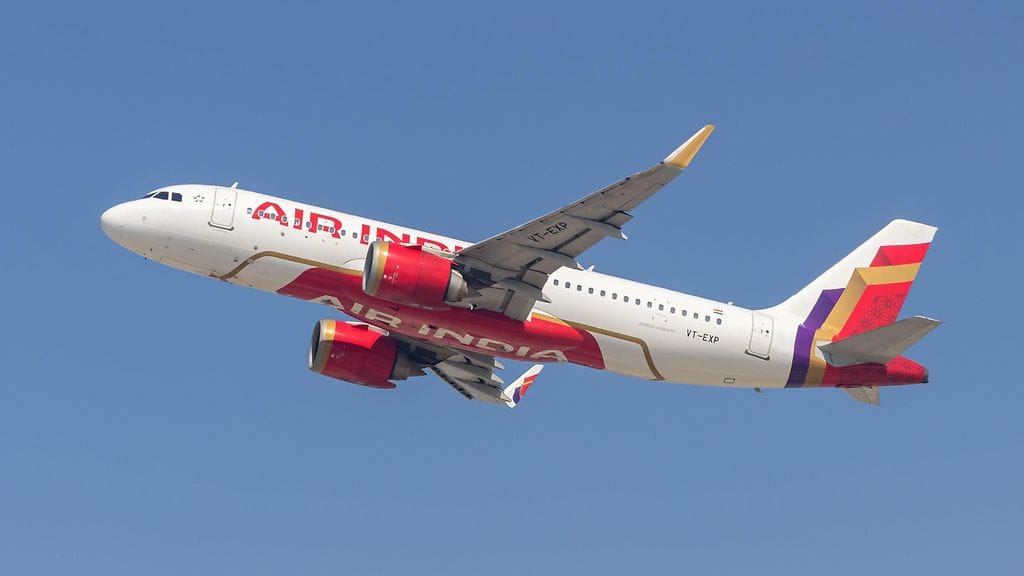 Intialaisen Air India -yhtiön lento Thaimaan Phuketista Intian pääkaupunkiin New Delhiin sai tiistaina kauhistuttavan käänteen.