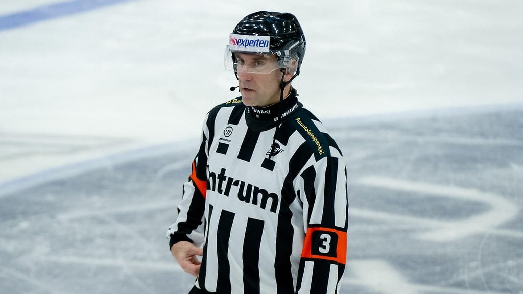 Antti Boman siirtyy SM-liigan erotuomarivalmennuksen vastaavaksi.