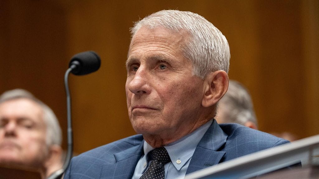 Anthony Fauci brändäytyi korona-aikana Yhdysvaltain johtavaksi virusasiantuntijaksi. Nyt häntä syytetään kongressin halventamisesta.