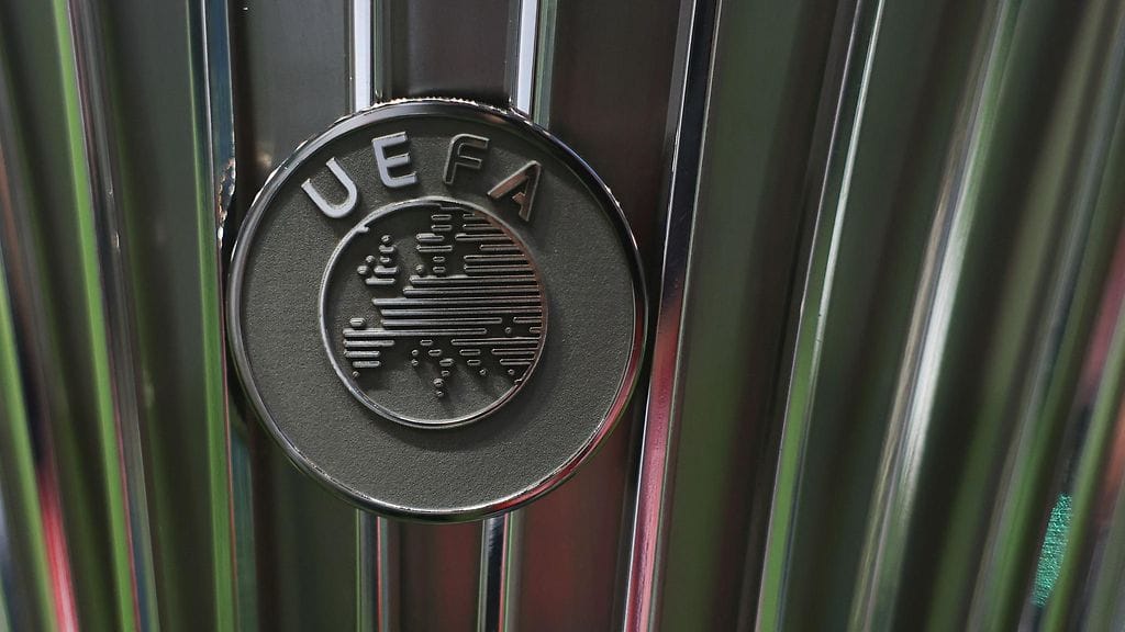 Euroopan jalkapalloliitto Uefa on yhä jyrkästi Gianni Infantinoa vastaan.