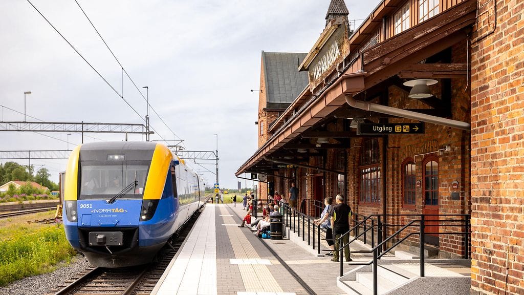 Oulun ja kuvan Haaparannan välillä liikennöidään maanantaista alkaen kaksi junavuoroa päivässä molempiin suuntiin viikon jokaisena päivänä.