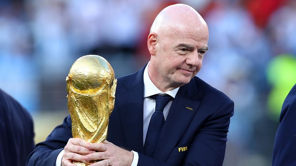 Gianni Infantino on myrskyn silmässä.