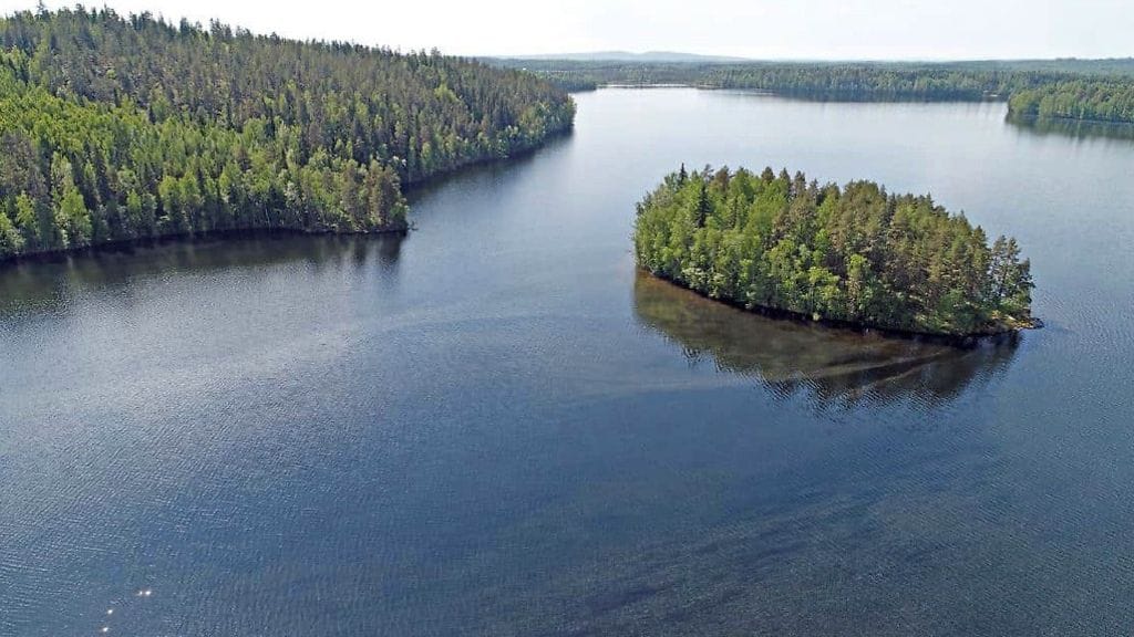 Dronekuvaa Saara Arvan löytöpaikasta