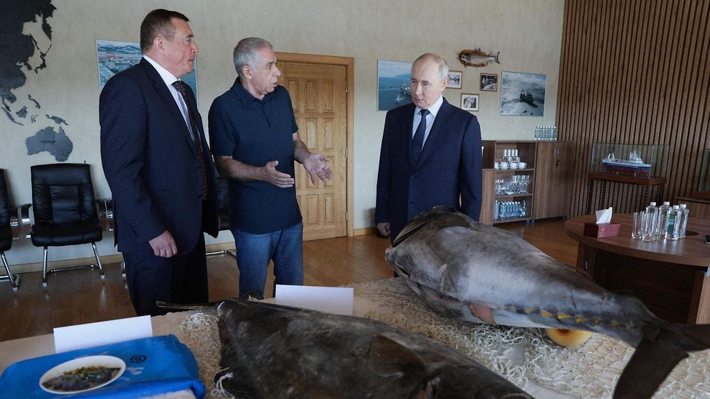 LK Putin valtavia kaloja Kuriilien saaret 130826