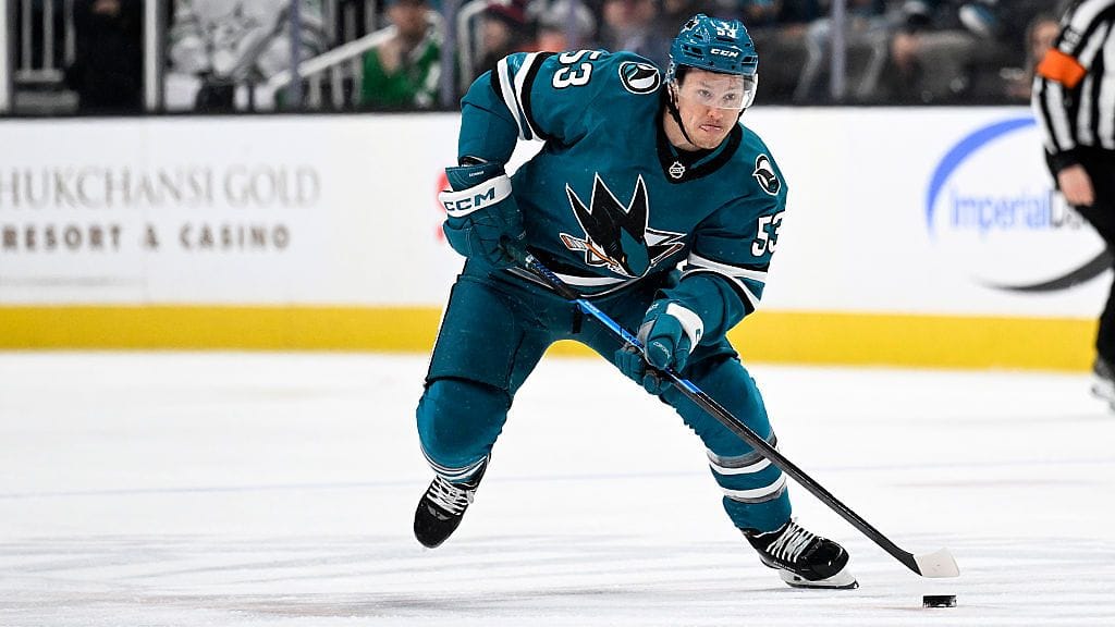 Jeff Skinner pelasi NHL:ssä 1100 ottelua. Nyt hän siirtyy Sveitsin liigaan.