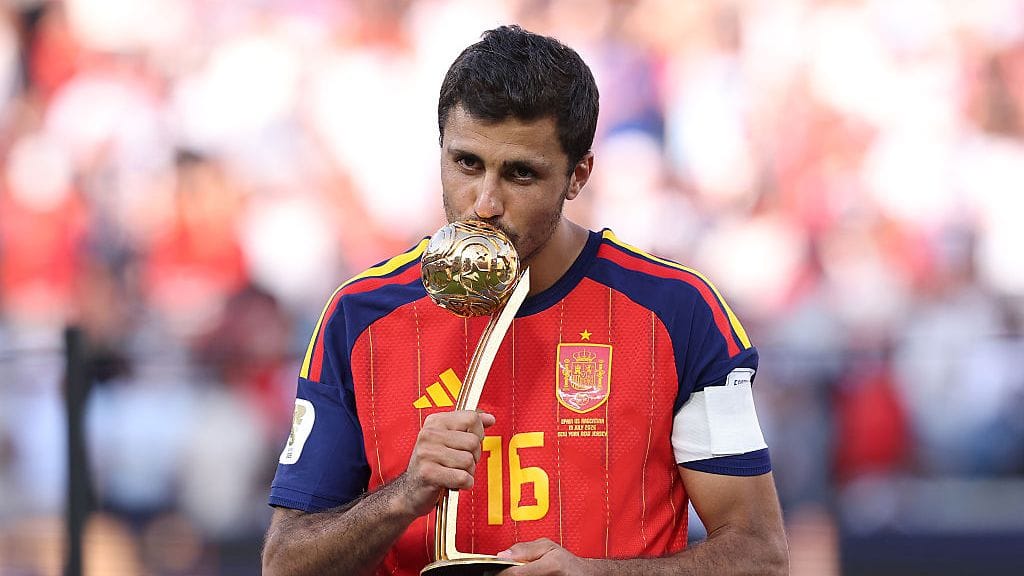 Rodri palkittiin kesän MM-kisojen parhaan pelaajan Kultainen pallo -palkinnolla.
