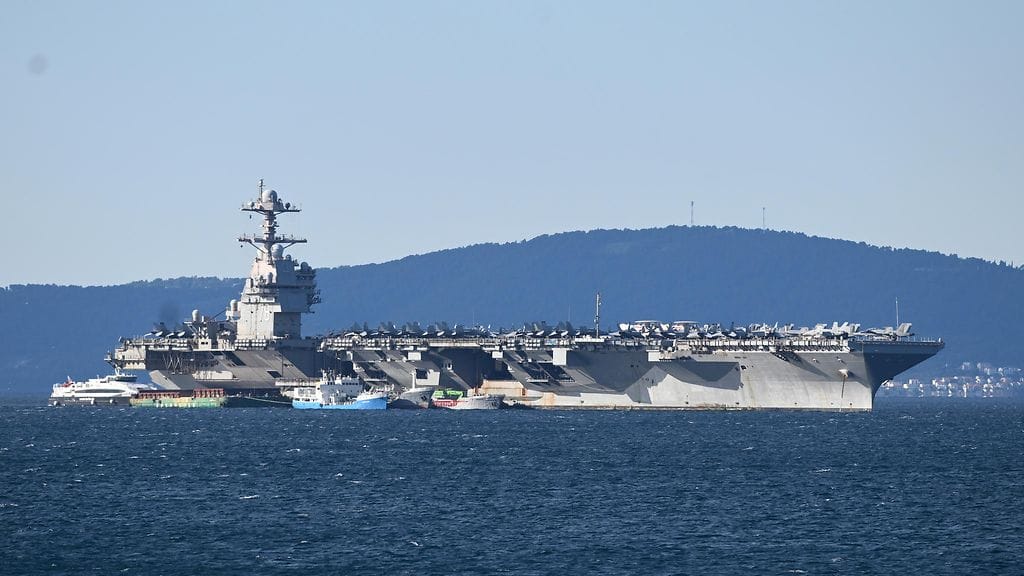 Tämä ei Trumpia miellytä. Uudessa USS Gerald R. Ford -lentotukialuksessa saareke nousee aluksen peräosasta.