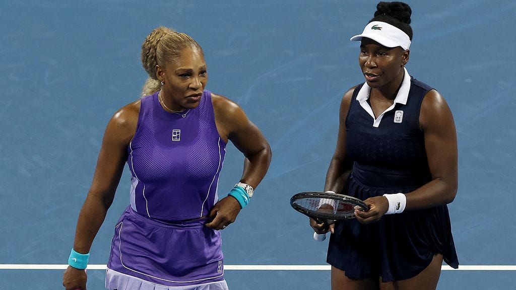 Serena ja Venus Williams palasivat yhdessä kentälle.