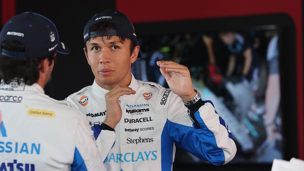 Alex Albon pysyy Williamsin riveissä.