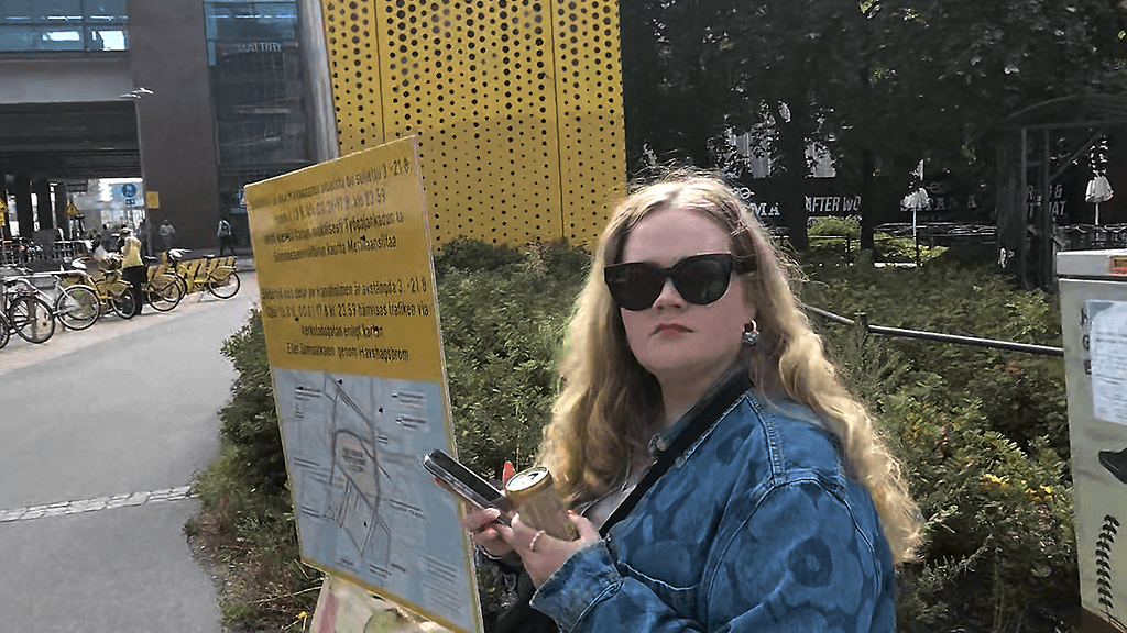 Anna Enbuske huomasi salakuvaamisen kesken keskustelun