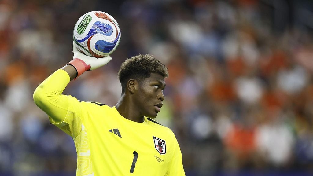 Zion Suzuki, 23, siirtyy Aston Villan riveihin.