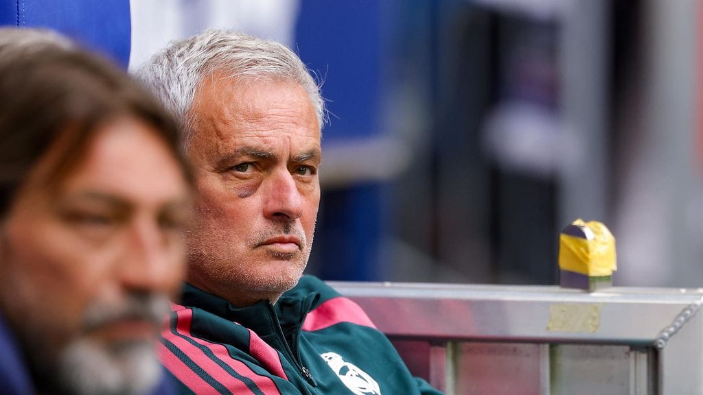 Jose Mourinho, 63, sai mustan silmän Real Madridin harjoituksissa.