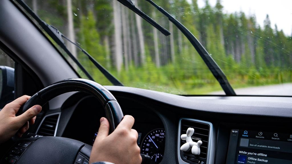 Kyselytutkimuksen mukaan väsyneenä ajaminen korostuu perheellisten ihmisten parissa.