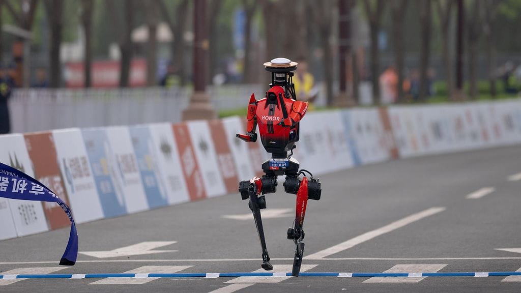 Lightning-robotti kipitti Pekingin puolimaratonilla viime huhtikuussa.