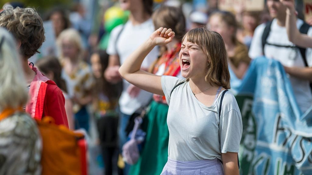 Greta Thunberg ilmastomielenosoituksessa Tukholmassa 23.8.2026.