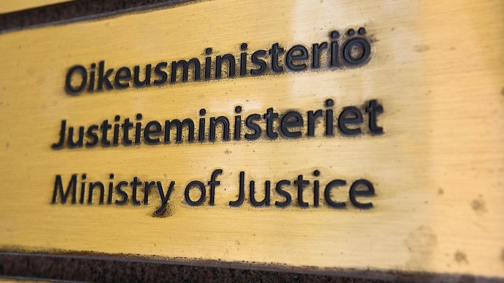 Oikeusministeriö valmistelee parhaillaan lakia niin sanottujen eheytyshoitojen kiellosta.