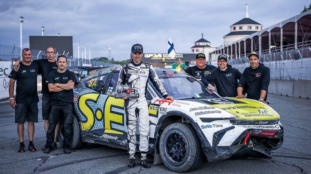 Tommi Hallman on ensimmäinen RallyX Americas -sarjan pääluokan mestari.