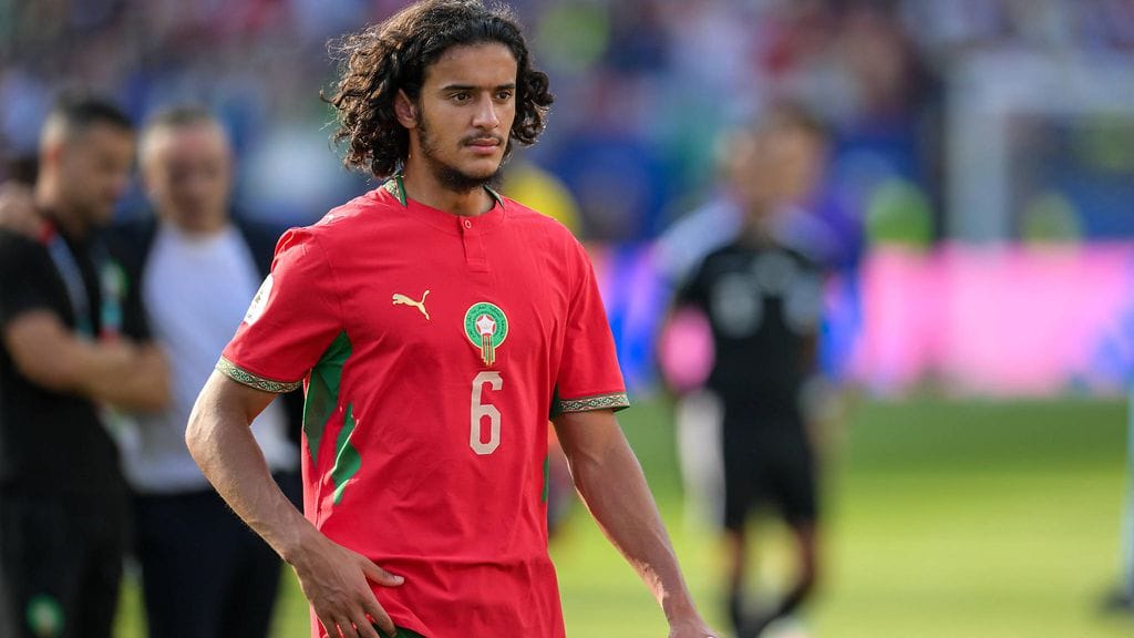 Ayyoub Bouaddi, 18, siirtyy Manchester Cityyn.