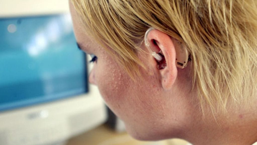 Kuulokojeita on kahdenmallisia.