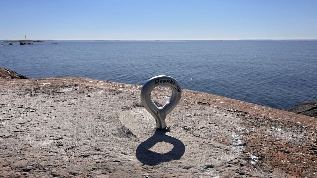 Öljypuomien kiinnityspultti