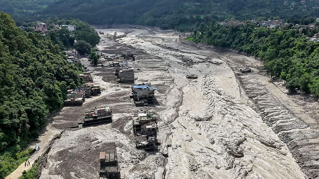 LK 27.8.26 nepal tulva (1)