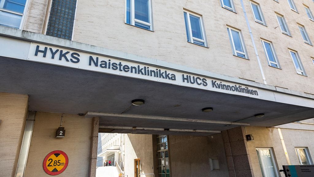HUSin puhelinpalveluiden häiriö koskee muun muassa synnyttäjiä. Kuvassa Helsingin Naistenklinikka.
